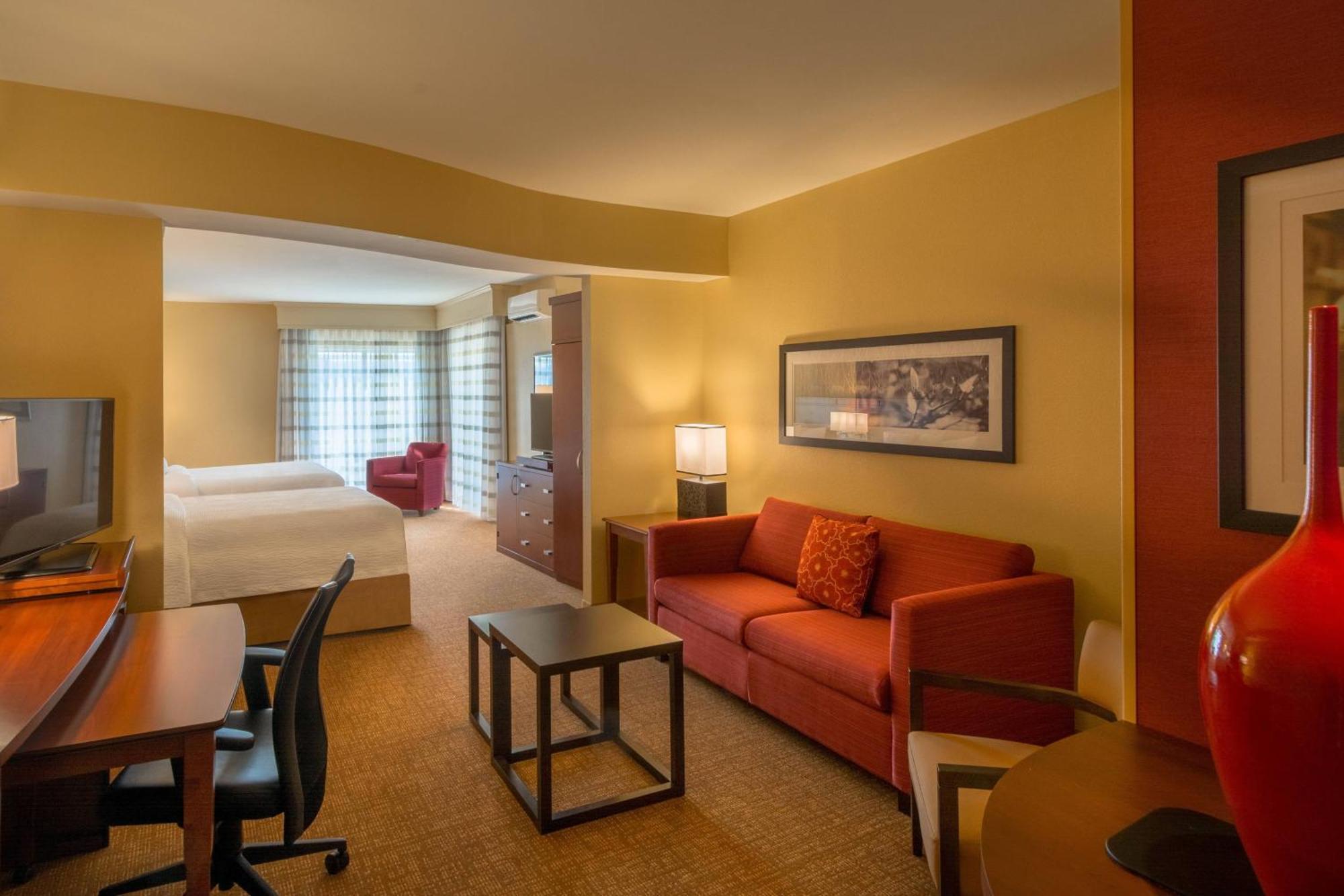 Courtyard By Marriott Charleston Downtown/Civic Center Hotel Exterior photo
