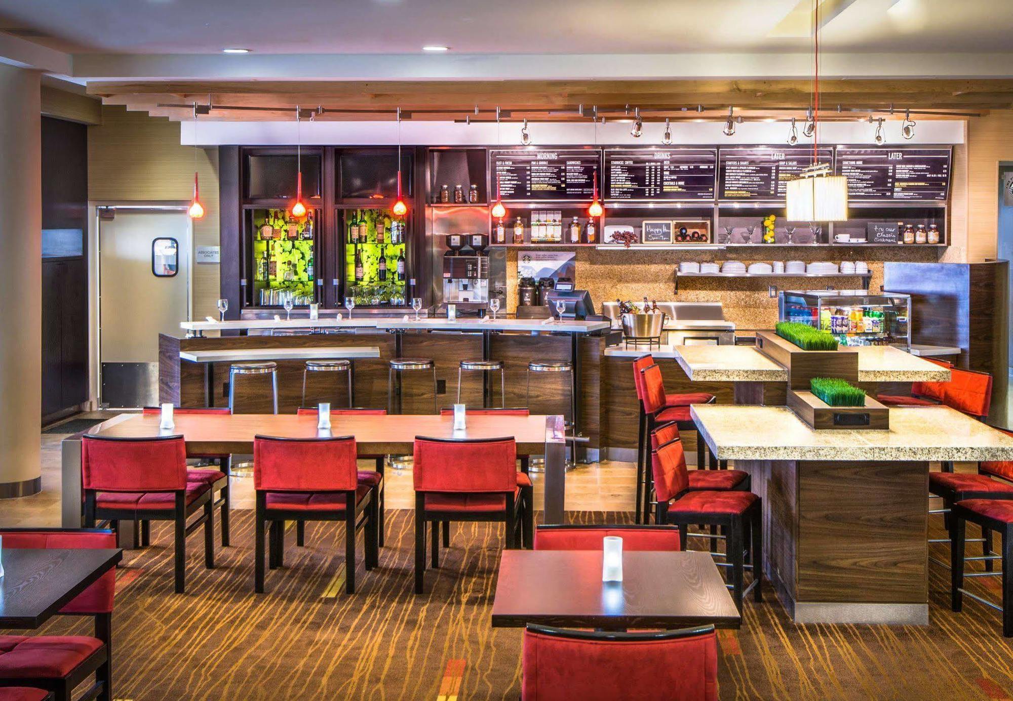 Courtyard By Marriott Charleston Downtown/Civic Center Hotel Exterior photo